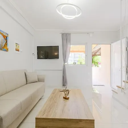 Artistic Flair 3-bdrm Maison, 90m To Beach Casa vacanze