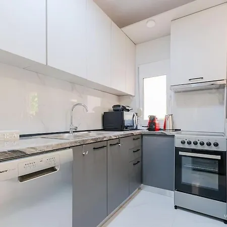 Casa vacanze Artistic Flair 3-bdrm Maison, 90m To Beach