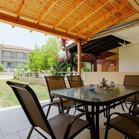 Artistic Flair 3-bdrm Maison, 90m To Beach * Nikiti (Sithonia)