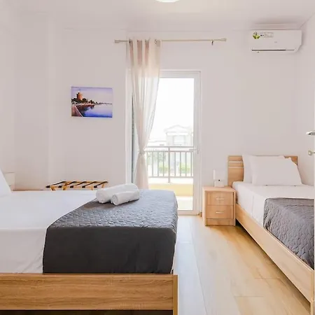 Artistic Flair 3-bdrm Maison, 90m To Beach Casa vacanze
