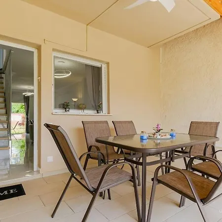 Artistic Flair 3-bdrm Maison, 90m To Beach Nikiti (Sithonia)