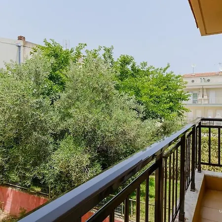Artistic Flair 3-bdrm Maison, 90m To Beach